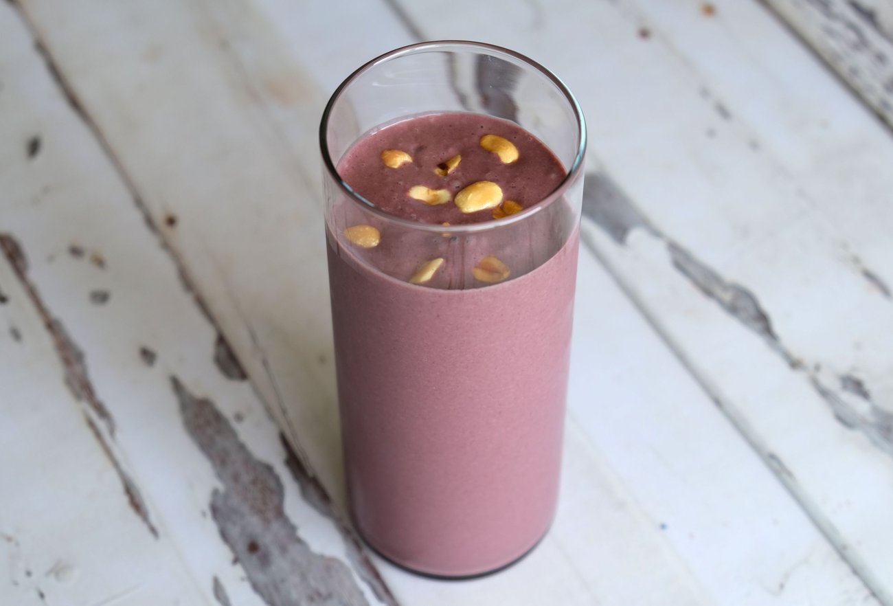 Peanut butter & açaí smoothie