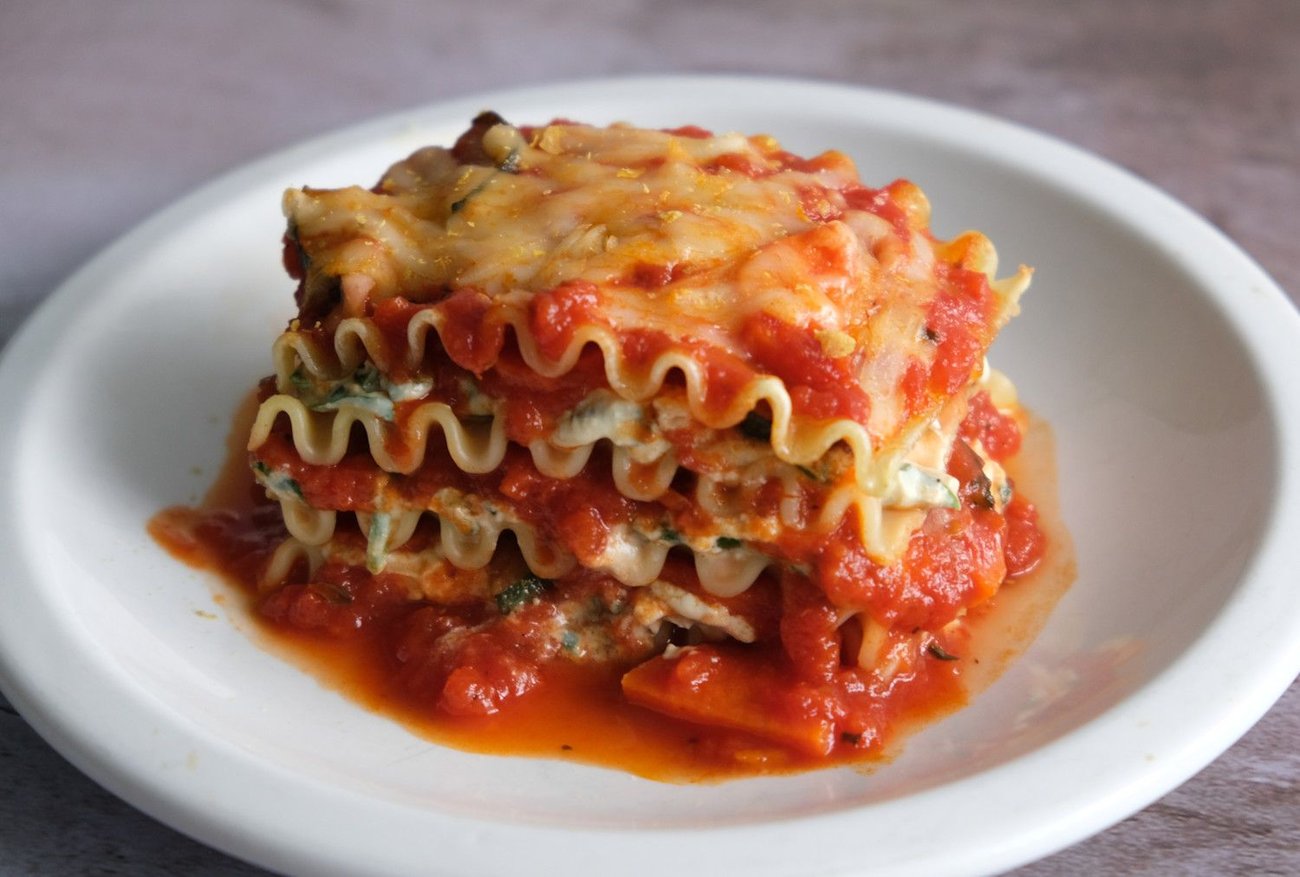 Vegan mozzarella adds a cheesy touch, but feel free to leave it off!