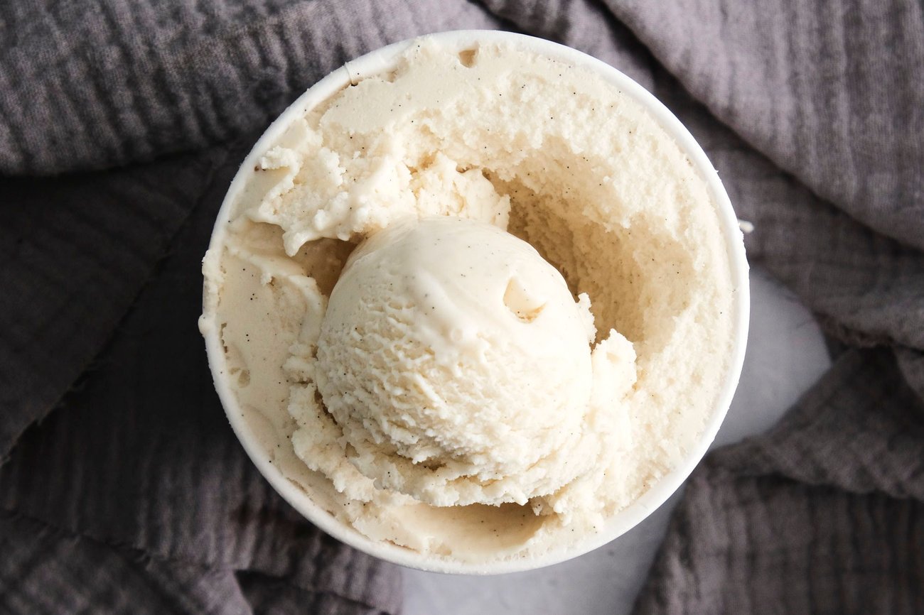 When it's frozen, the texture of the 365 seems firm and creamy, but when it melts, it becomes quite watery.
